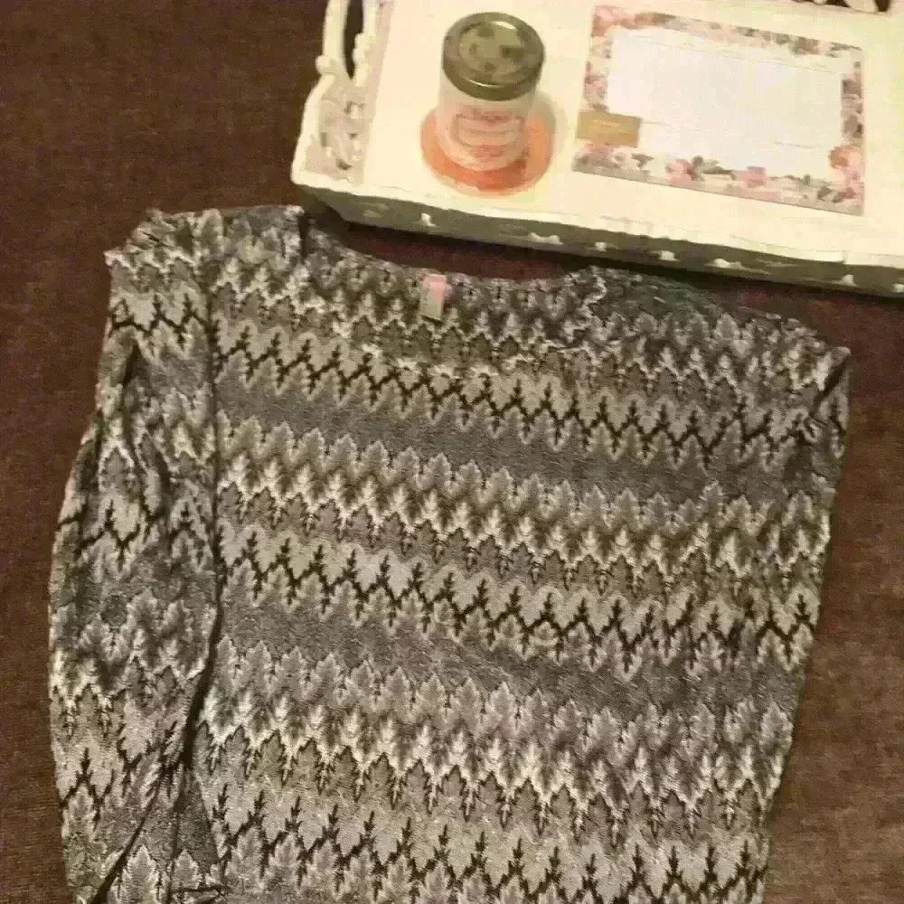 Patterned Open Arm Flowy Top